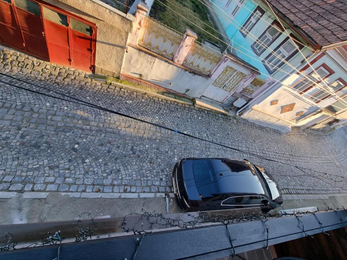 Casa Chiper - Attic Apartment With View Braşov Extérieur photo